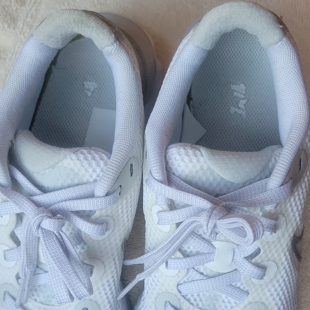 Nike White Athletic Sneakers Sz7 Women - Picture 7 of 7
